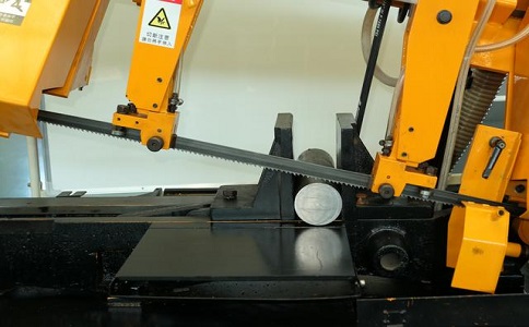 铜鼓数控带锯床自动送料精度会出现偏差吗？