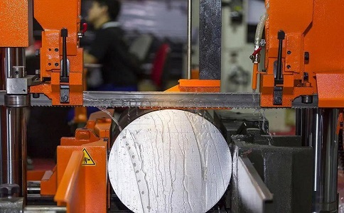 铜鼓立式金属带锯床切削出现跑带故障解决方法！